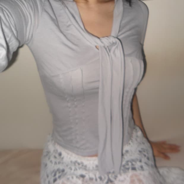 vintage tie tee  &  lace layered skirt