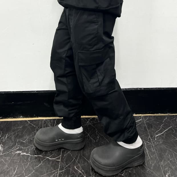 Juun.J 준지 블랙 카고 조거 팬츠