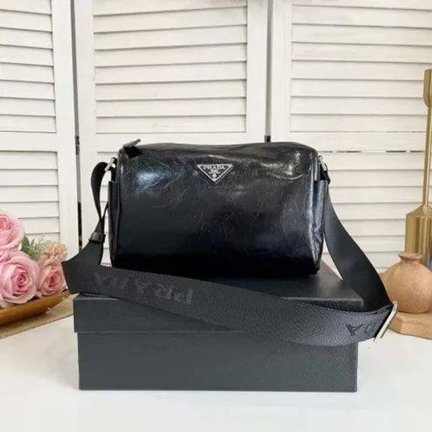 프라다(Prada) 가죽 숄더백