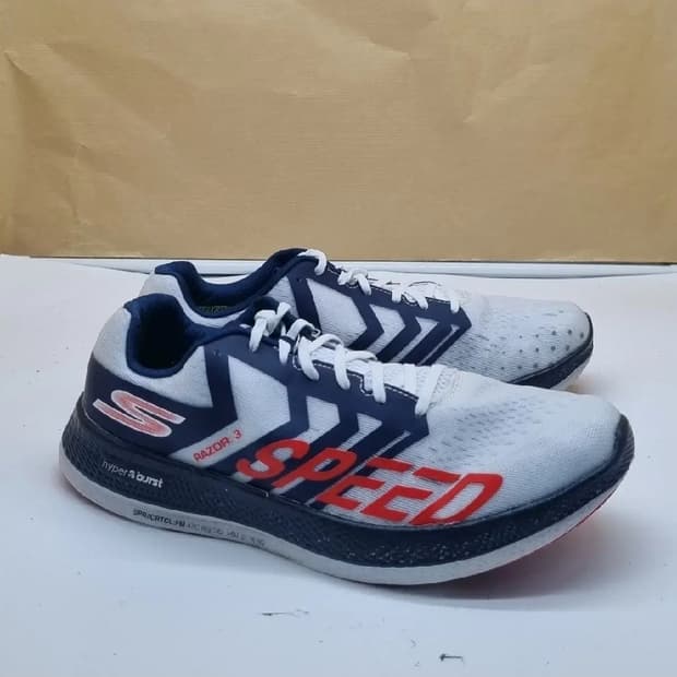 스케쳐스 고런  레이저3 스피드 런닝화 260.