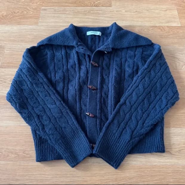 에잇세컨즈 카라 꽈배기 가디건