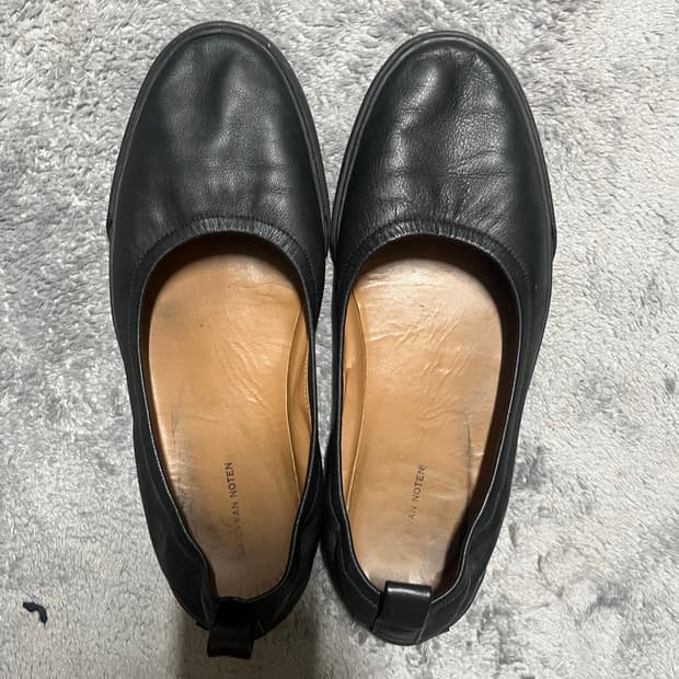 OS) dries van noten 플랫슈즈