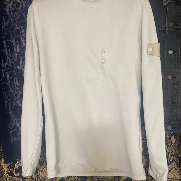 [정품] 스톤아일랜드 고스트피스 화이트 와펜 맨투맨 S