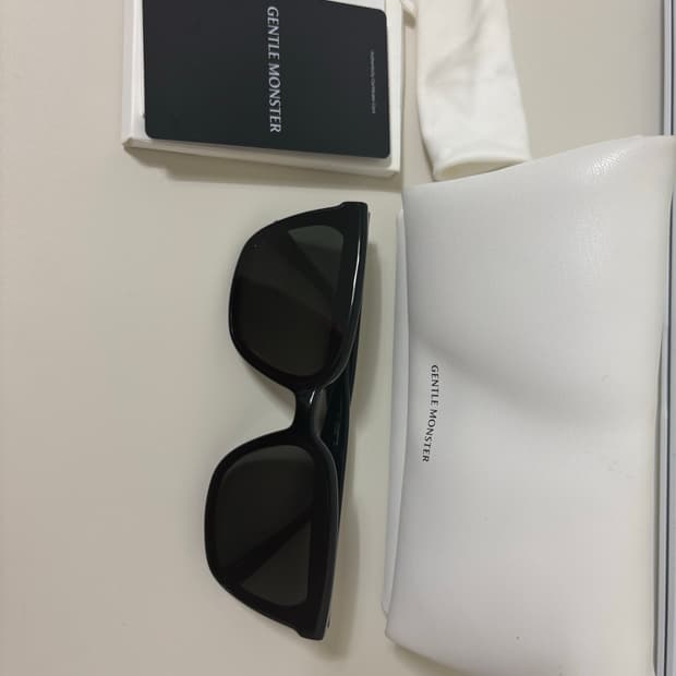 젠틀몬스터 몬도 01 판매해요