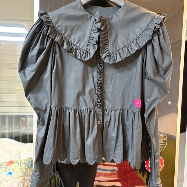 Horror vacui 호러 바쿠이 프릴 블라우스