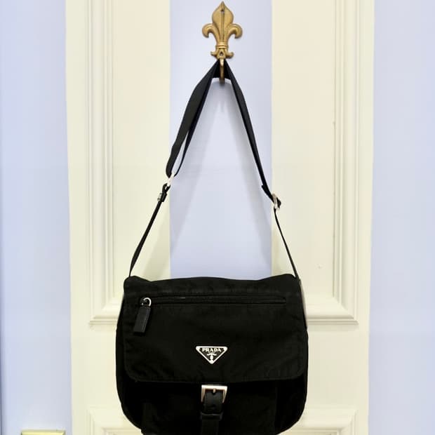 프라다 포코노 나일론 원버클 크로스백 (주우재백)