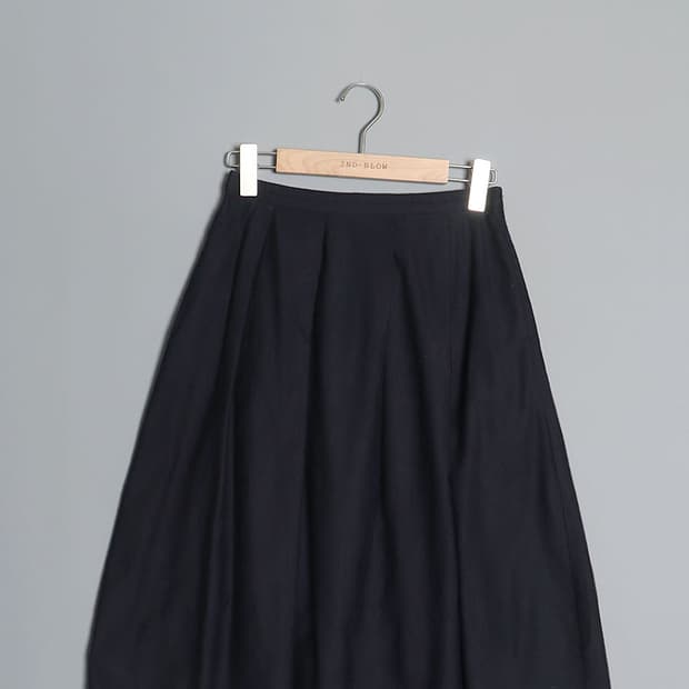 GLOBAL WORK Tuck Flared Skirt (26~27)