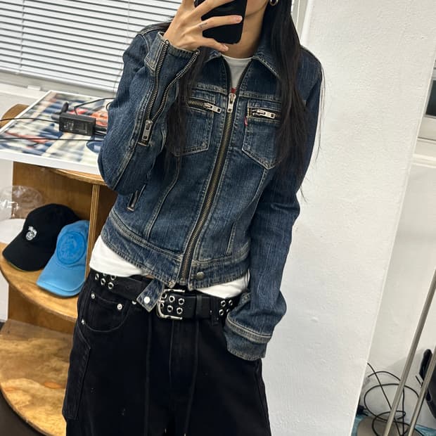 리바이스 세미 크롭 데님자켓 (딱붙핏)