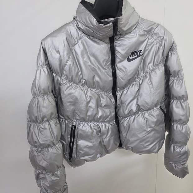 나이키 우먼스 메탈릭 실버 숏 다운 패딩 m