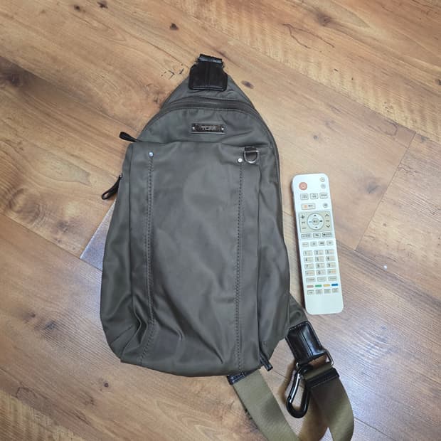 투미 가방 판매합니다 