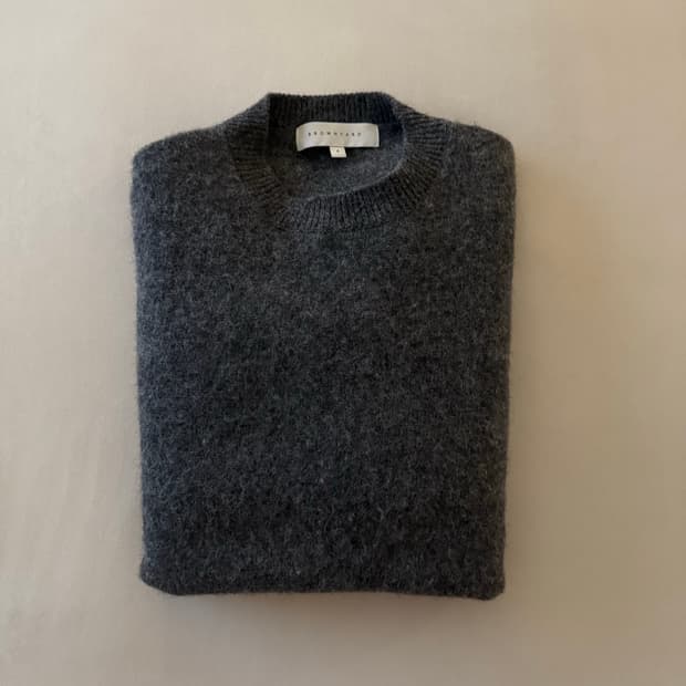 브라운야드 알파카 니트 챠콜 