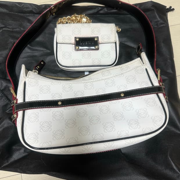 로에베 숄더백(지갑 및 미니백 활용 가능)