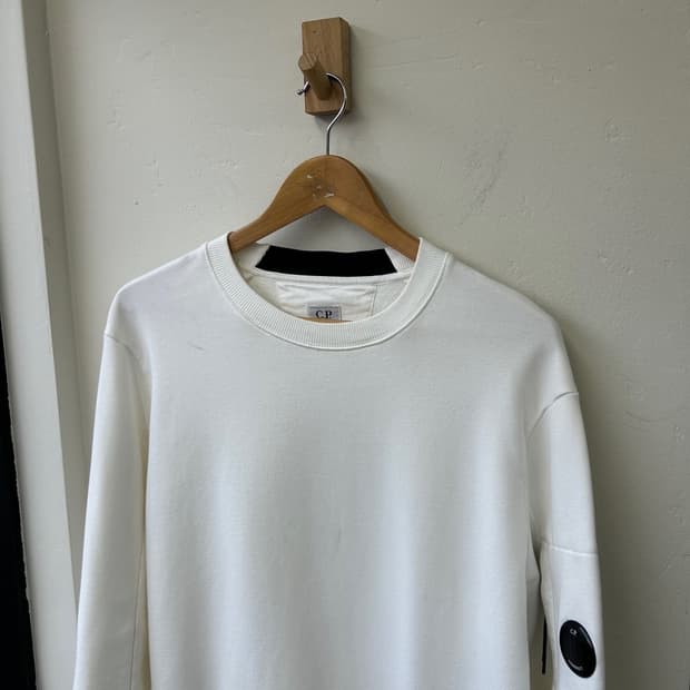 15851 - C.P. 컴퍼니 화이트 렌즈 맨투맨