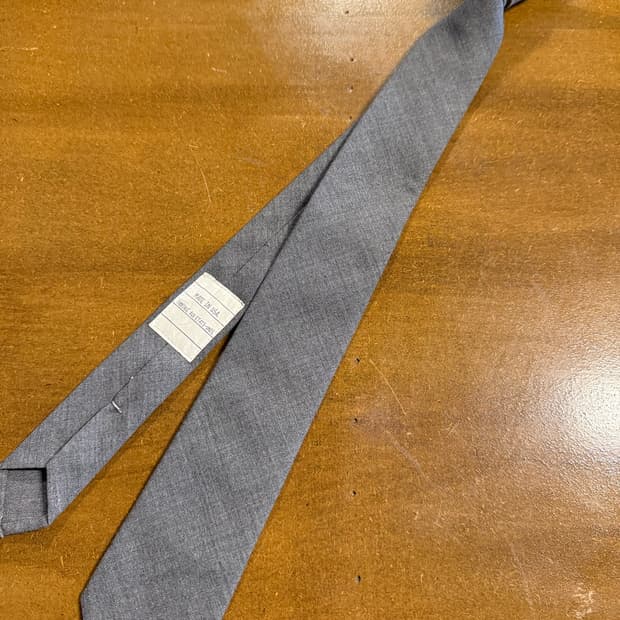 톰브라운 THOM BROWNE 삼색선 실크 넥타이 그레이