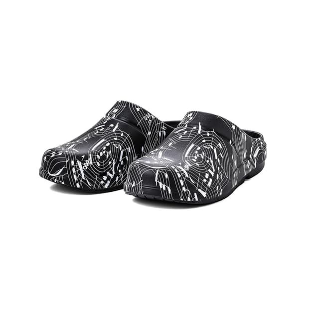 music note clog