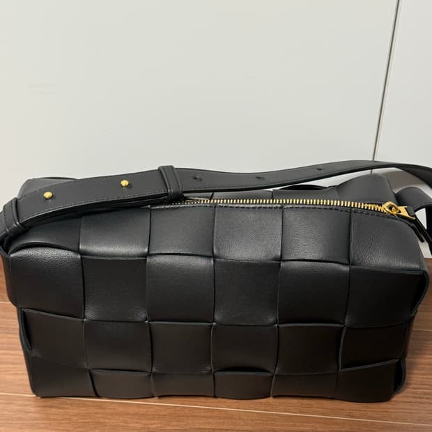 보테가베네타 브릭카세트 미디움