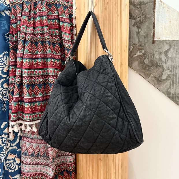 샤넬 블랙 퀼팅 패브릭 라지 호보 숄더백