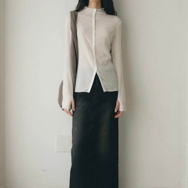 PLEATS HALF NECK BUTTON TOP