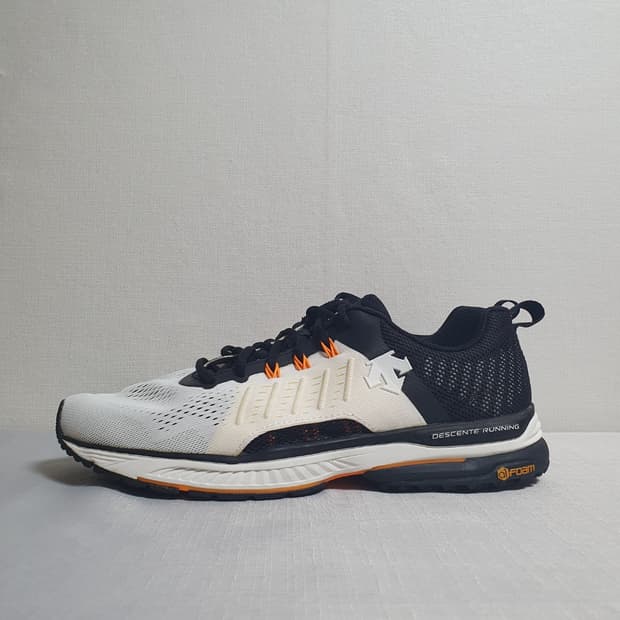 데상트 토닉 3.0 러닝화 화이트 블랙 오렌지 280mm
