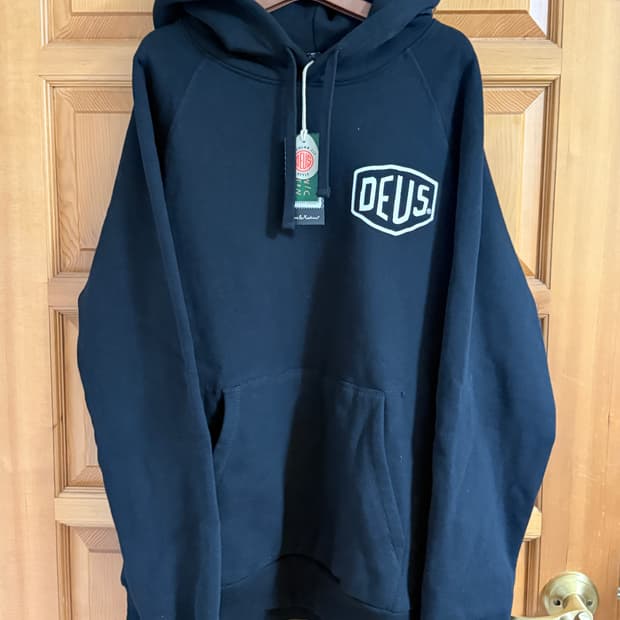 데우스 도쿄 후드티