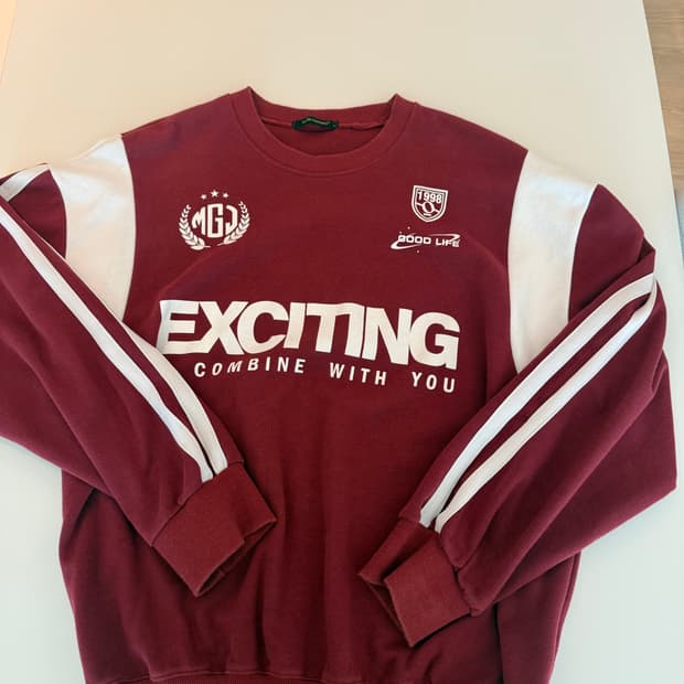 버건디 맨투맨 남여공용 Free