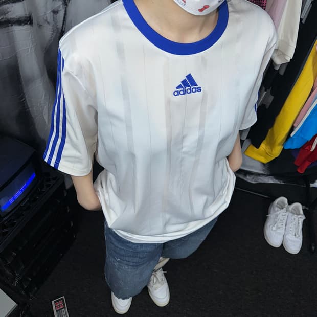 아디다스 흰색 삼선 반팔 티셔츠