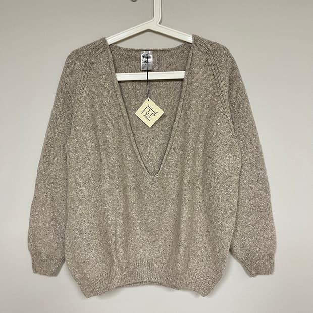 [XS/S]베이스레인지 Soar 브이넥 니트/샌드