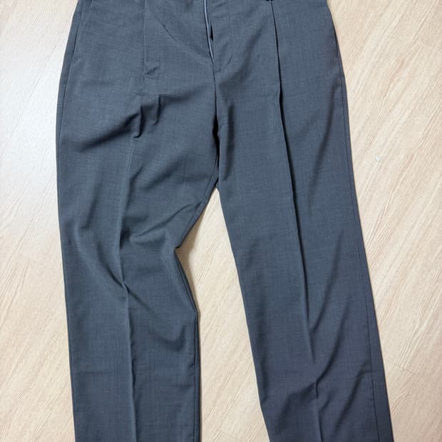 질스튜어트 뉴욕 차콜 세미 와이드 하프 밴딩 슬렉스 차콜