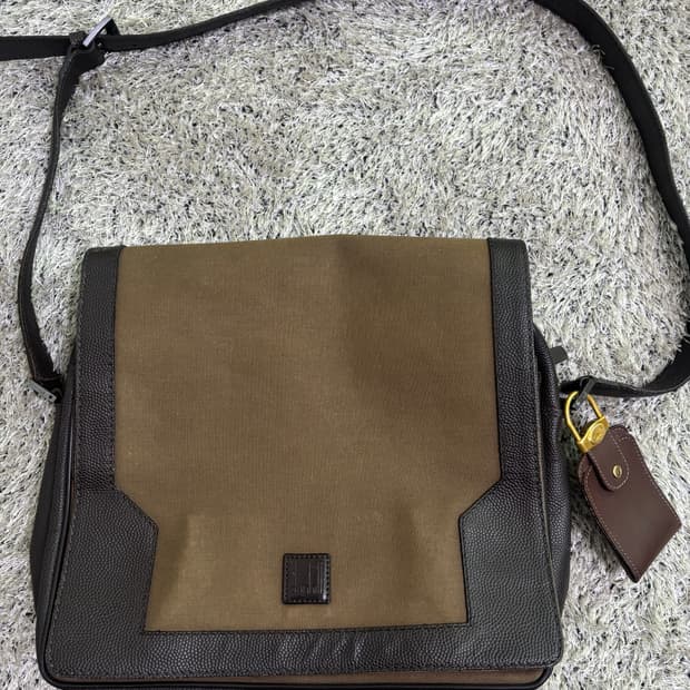 영국 브랜드 DUNHILL 가죽 컨버스 크로스백