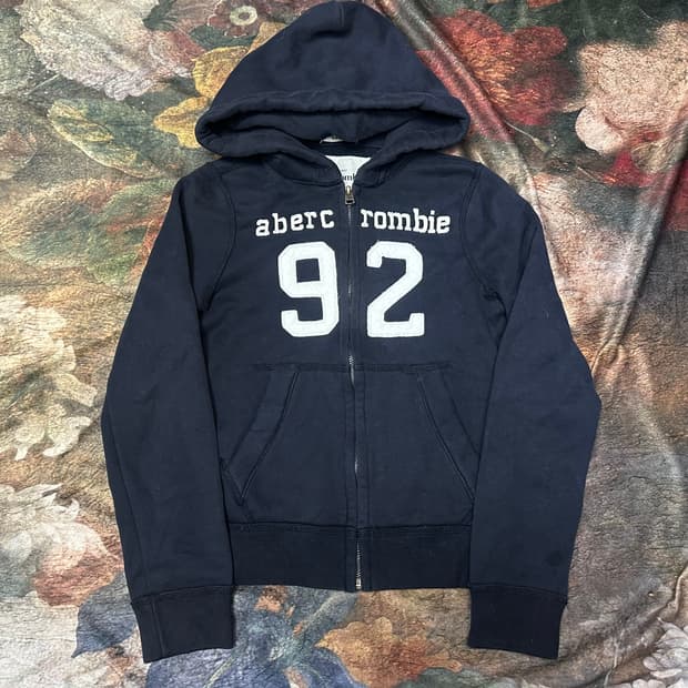 아베크롬비 빈티지 타이트핏 빅로고 블랙후드집업 L