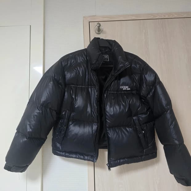 게스 덕다운 패딩