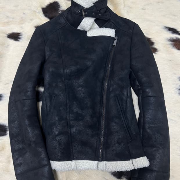 Black Bleach Wash Neck Buckle Chic Musta