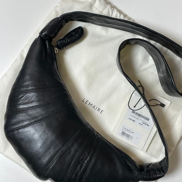 르메르 스몰 크루아상 백 소프트 나파 레더 블랙