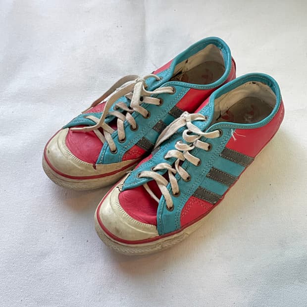 아디다스 오리지널스 빈티지 레더 스니커즈 / 레드 터키 블루