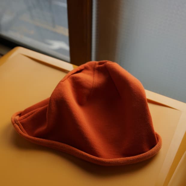 이세이 미야케 컷아웃 비니