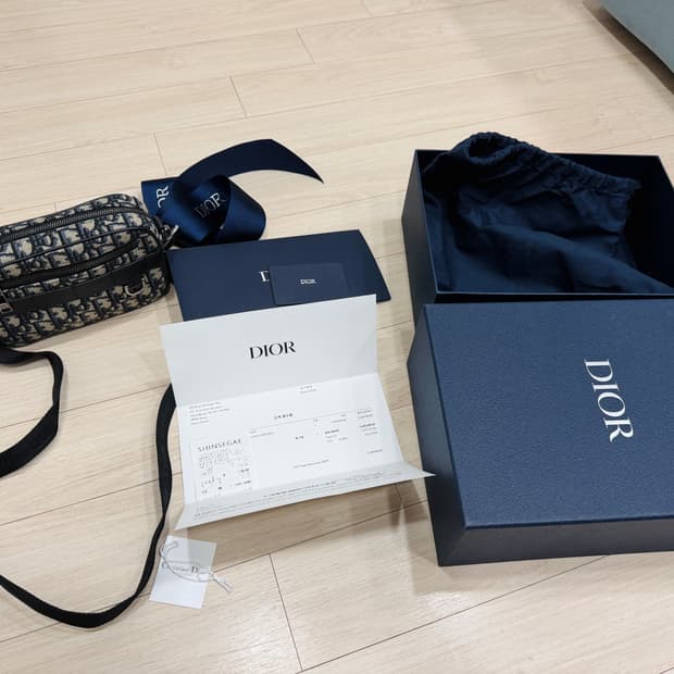 디올 사파리 미니백 팝니다