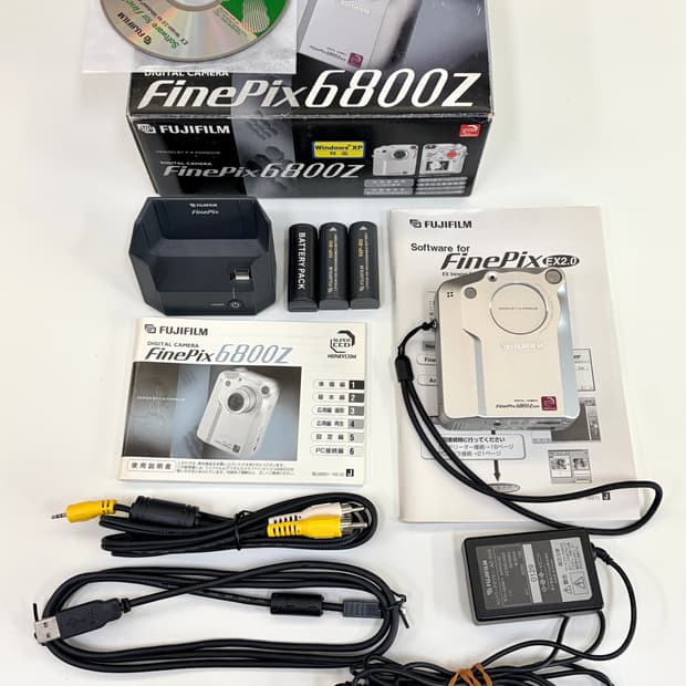 4700z 후속 버전. 파인픽스 6800z 풀박스