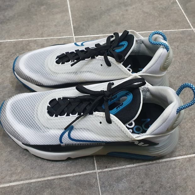 나이키 에어맥스 2090 (CV8835-100)(260)