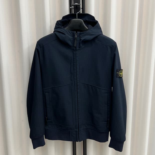 스톤아일랜드 소프트쉘 바람막이 네이비 (L)