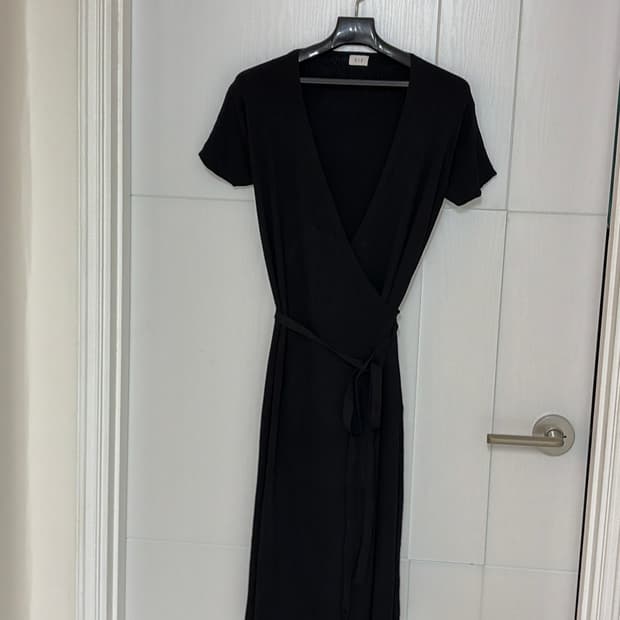 SIE 블랙 골지 니트  랩 원피스 (F)