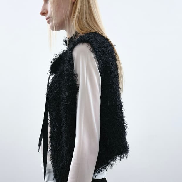 낫띵에브리띵 퍼베스트 (BACK STRAP KNIT TOP)