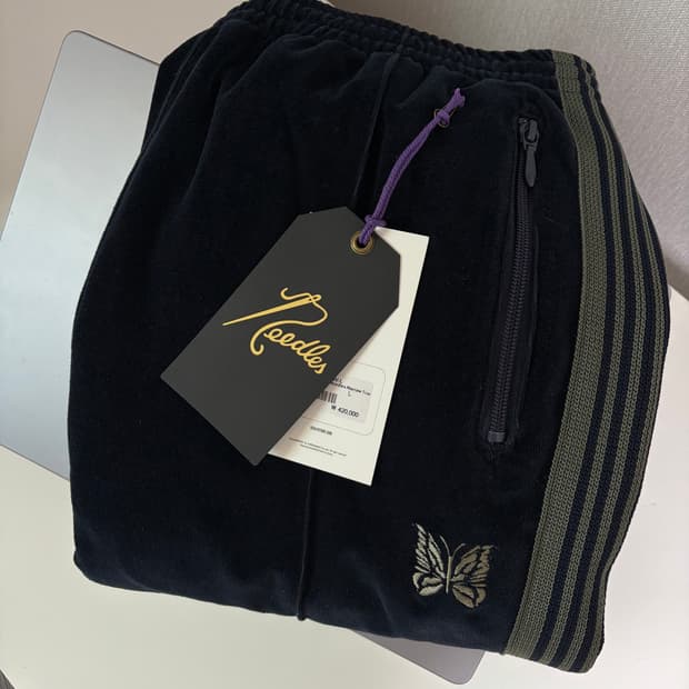 [L] 니들스 벨루어 트랙팬츠 네이비 네로우핏 