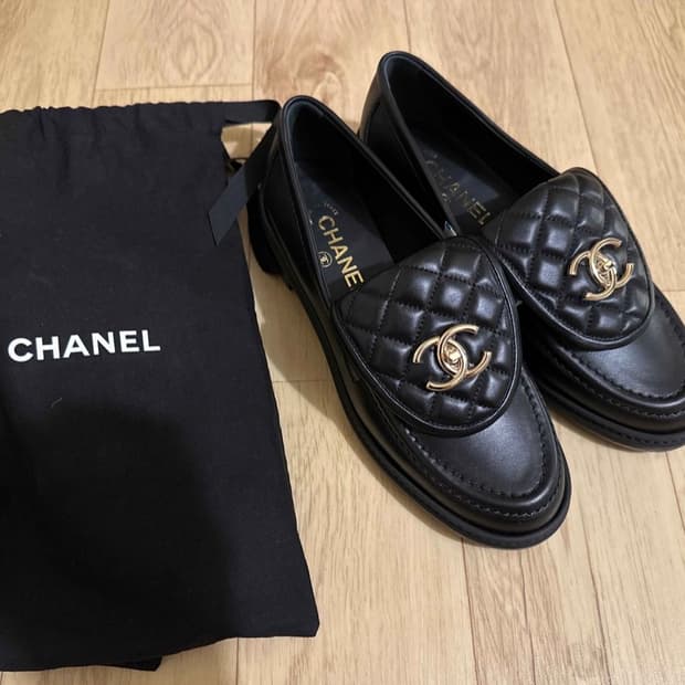 샤넬 로퍼 38 새상품