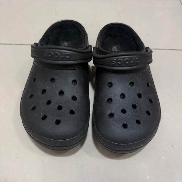 크록스 클래식 클로그 블랙 M7 W9 260