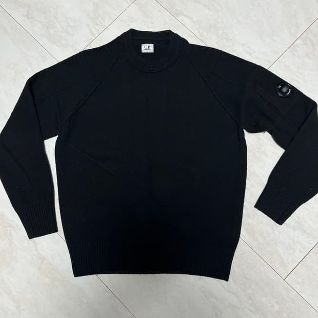 CP컴퍼니 울 렌즈 니트 블랙 50사이즈