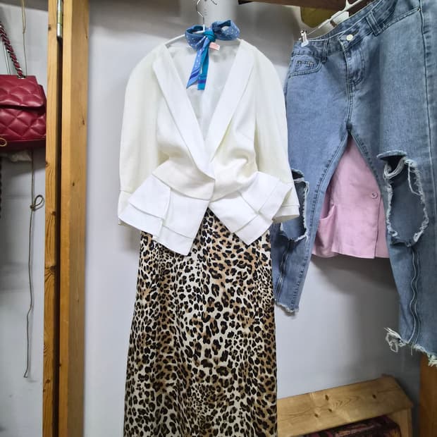 오즈세컨 프릴자켓. 레오파드 플레어 스커트