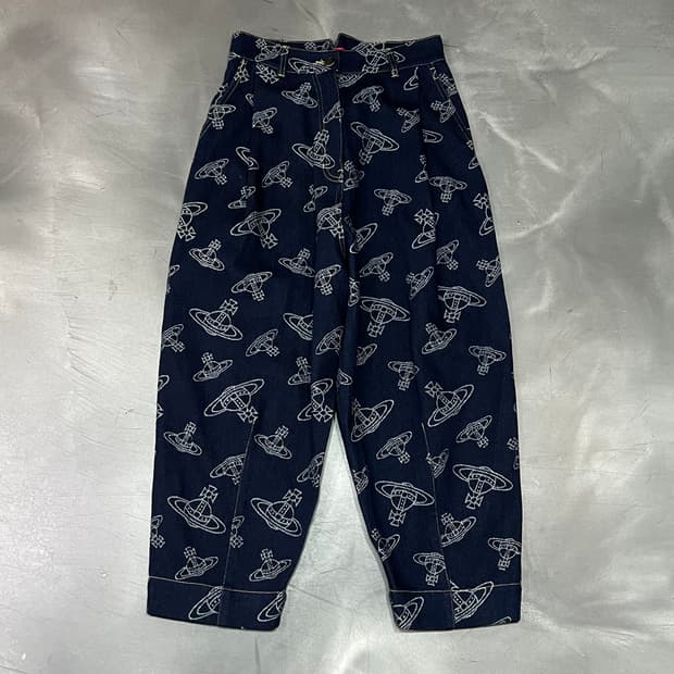  비비안 웨스트우드 로고 패턴 배기 데님 팬츠 y16365