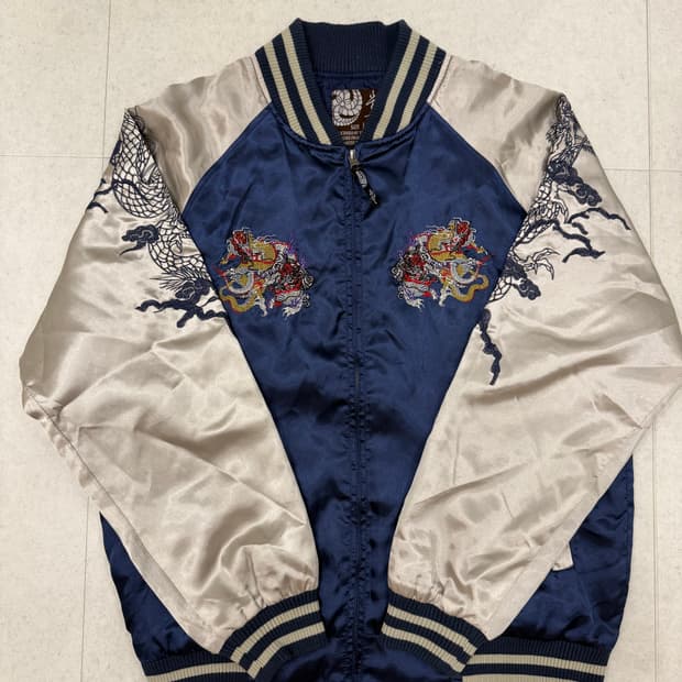 용 자수 자켓 팝니다 XL사이즈
