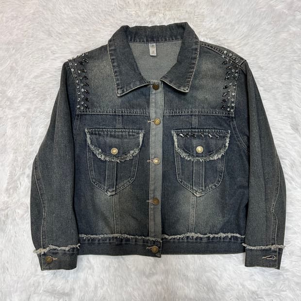 cubic detailed denim jacket