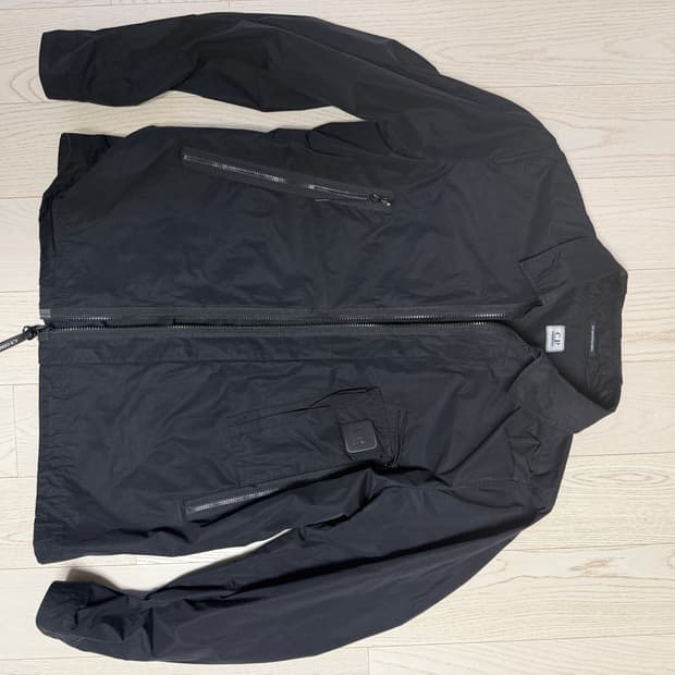 C.P. 컴퍼니 메트로폴리스 시리즈 멤리 자켓 블랙 - 22SS